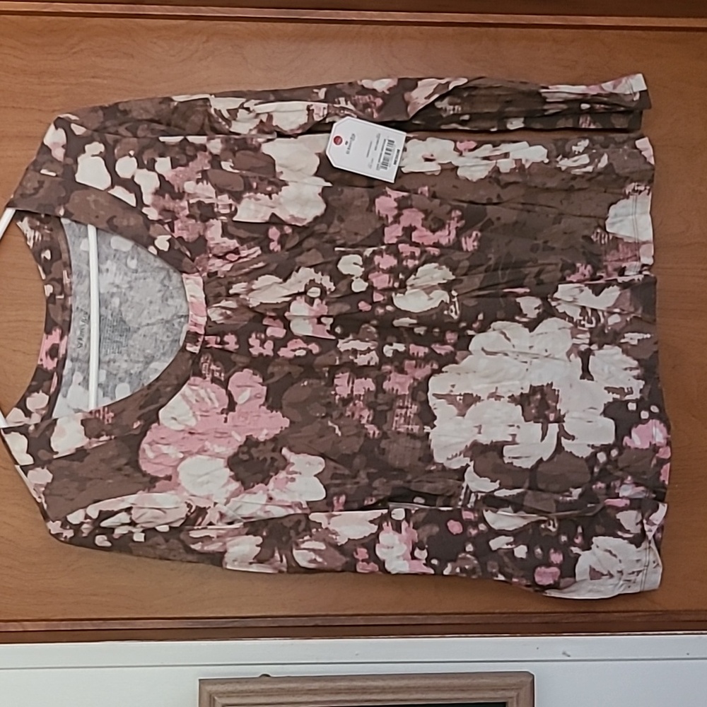 St John Bay size M top